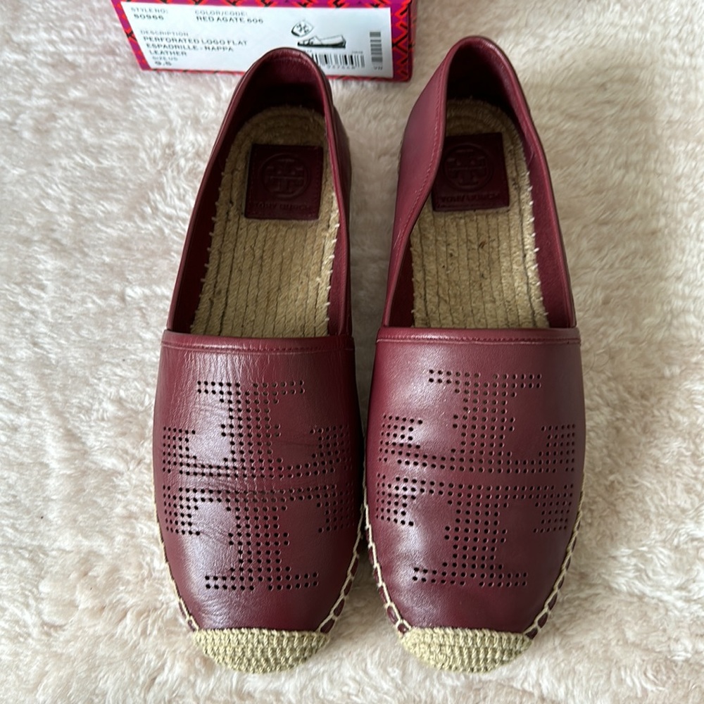 Tory Burch Perforated Logo Flat size 9.5